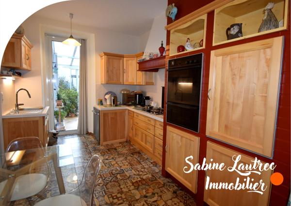 Réalmont (81120) Maison avec Terrasse de 223 m² + local commercial loué (1340€/mois)