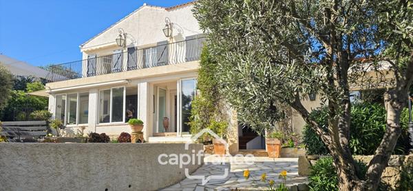 Villa à vendre 5 pièces + piscine BANDOL (83)