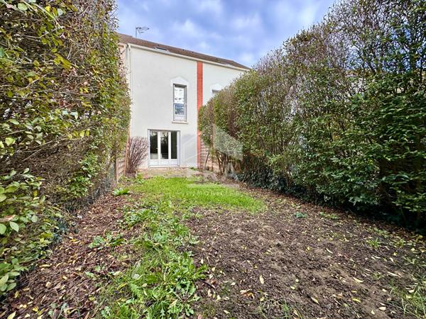 Maison Tours Montjoyeux 5 pièce(s) avec jardin