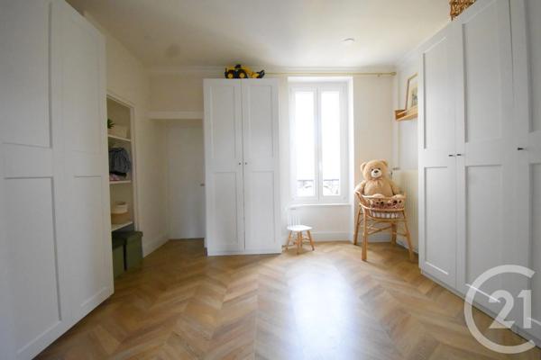 Appartement T7 à vendre  7 pièces - 171,84 m 2   VICHY  - 03