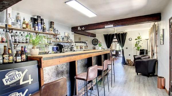 Murs commerciaux 211 m2 Restaurant + Appartement