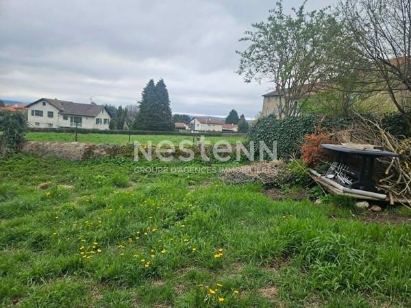 Maison de ville avec garage et petit terrain clos dans Centre Saint Maurice de Lignon