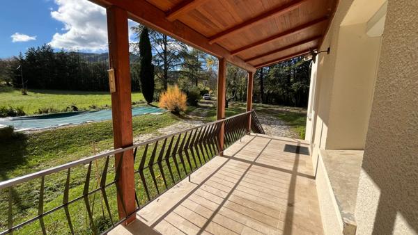 Chomérac - Maison avec piscine et dépendance sur 6 000 m² dans un environnement privilégié