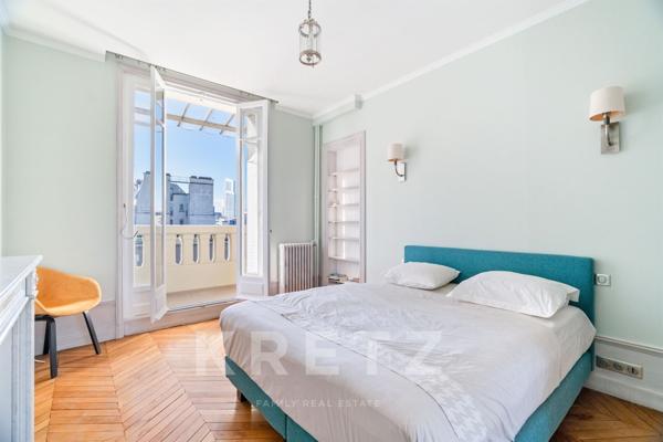 NEUILLY-SUR-SEINE– Élégance, lumière et volumes à deux pas du Bois de Boulogne