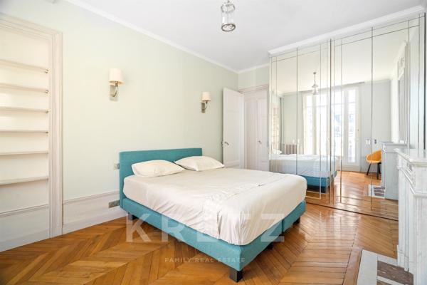 NEUILLY-SUR-SEINE– Élégance, lumière et volumes à deux pas du Bois de Boulogne