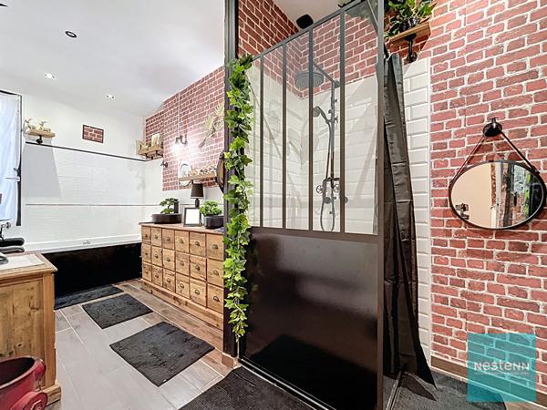 Maison à vendre à Bléré - 6 pièces, 4 chambres, très bon état