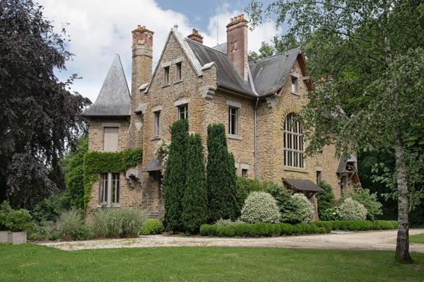 Elégant manoir clé en main et sa maison de gardien