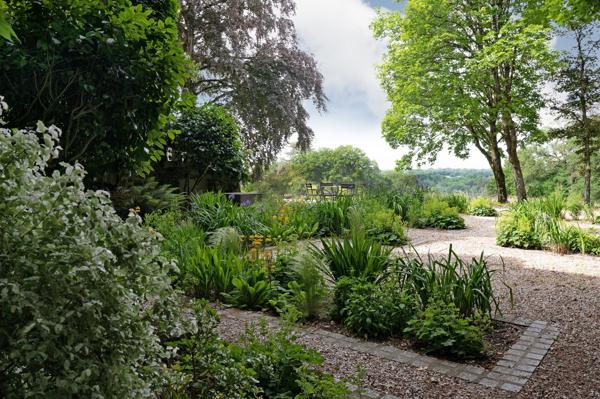 Elégant manoir clé en main et sa maison de gardien