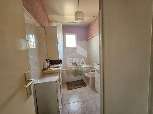 Septemes Les Vallons T6  d'environ 132m2 + garage 40 m2 sur une parcelle de 552 m2