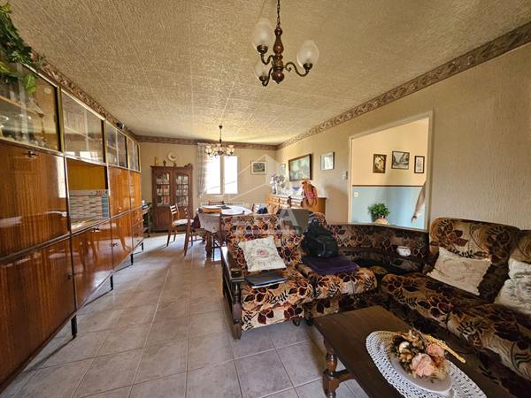 Septemes Les Vallons T6  d'environ 132m2 + garage 40 m2 sur une parcelle de 552 m2