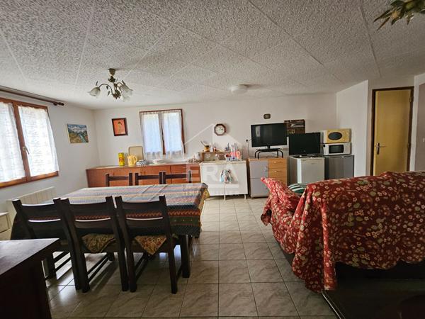 Septemes Les Vallons T6  d'environ 132m2 + garage 40 m2 sur une parcelle de 552 m2