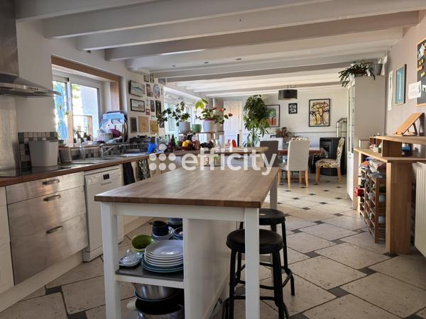 Maison
         6 pièces
        - 193 m² 549 000 €*