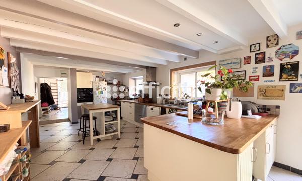 Maison
         6 pièces
        - 193 m² 549 000 €*
