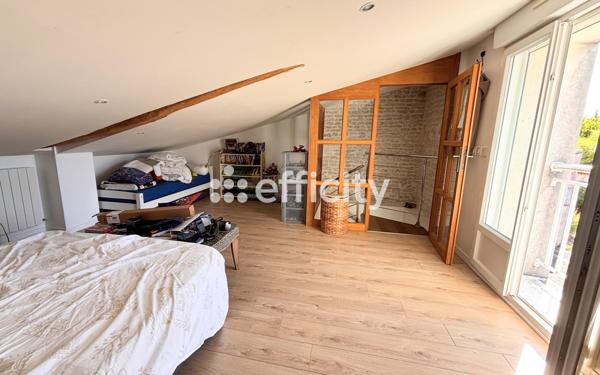Maison
         6 pièces
        - 193 m² 549 000 €*