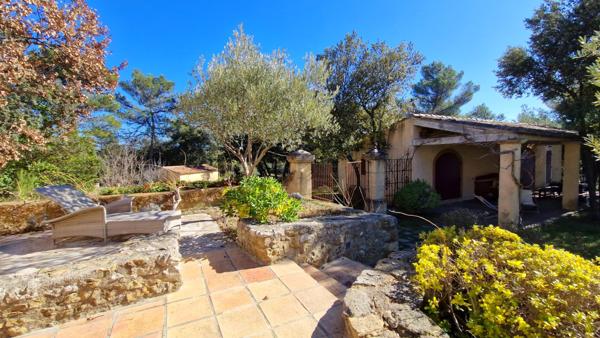 Grambois (84240) Domaine d'exception dans le Sud Luberon | Vue Sainte-Victoire