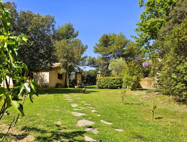 Grambois (84240) Domaine d'exception dans le Sud Luberon | Vue Sainte-Victoire