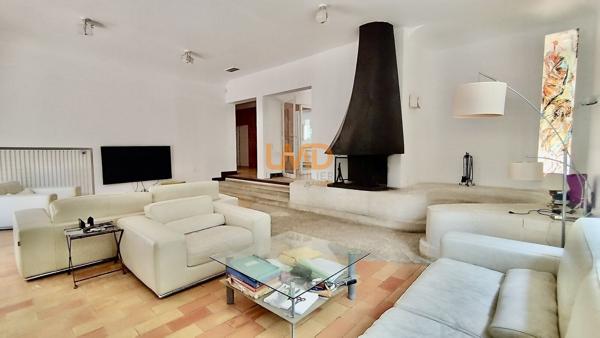 Quartier Tour Magne - plain pied - parc arboré - beaux volumes