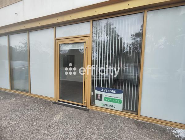 Local Commercial 3 pièces - 74 m²