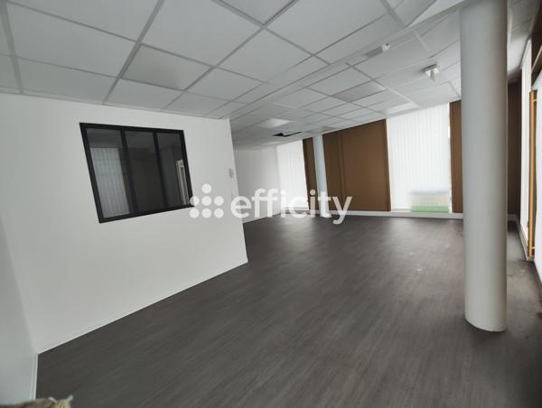 Local Commercial 3 pièces - 74 m²