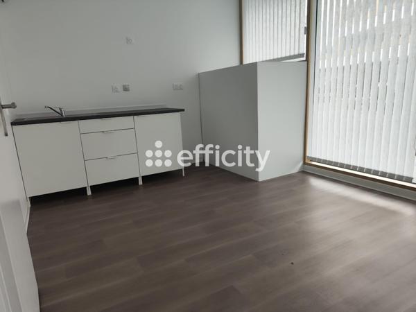 Local Commercial 3 pièces - 74 m²