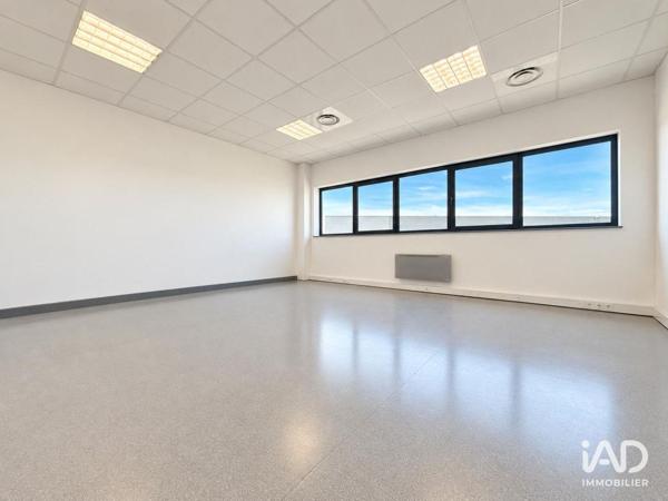 Location bureaux 157 m² Fèves