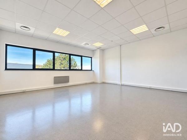 Location bureaux 157 m² Fèves