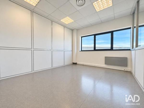 Location bureaux 157 m² Fèves