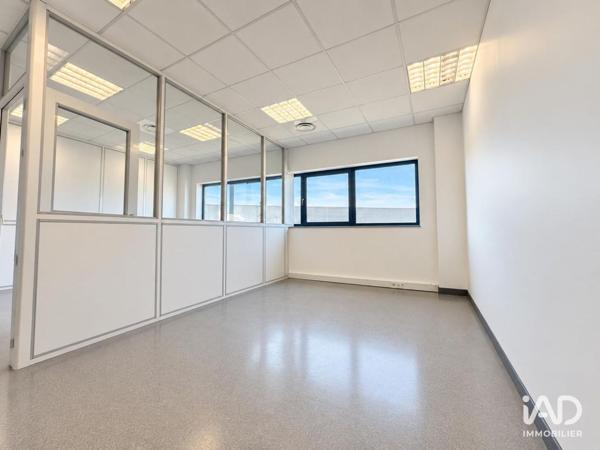 Location bureaux 157 m² Fèves