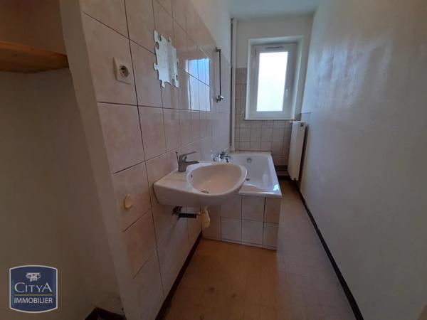 Appartement à louer 3 pièces 58.46m² Carignan (08110)