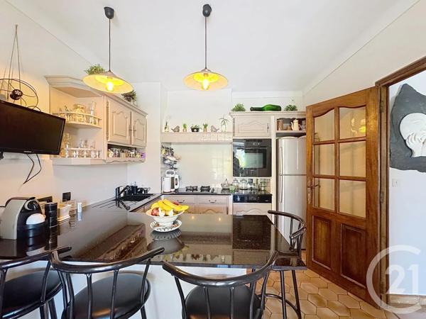 Maison à vendre  8 pièces - 190 m 2   CAVALAIRE SUR MER  - 83