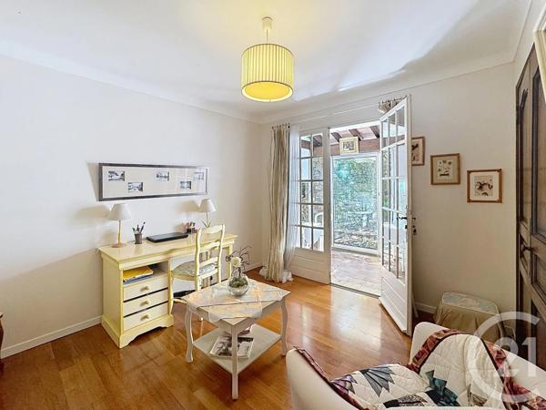 Maison à vendre  8 pièces - 190 m 2   CAVALAIRE SUR MER  - 83