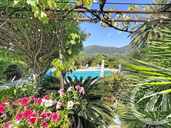 Maison à vendre  8 pièces - 190 m 2   CAVALAIRE SUR MER  - 83