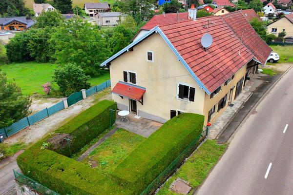 Maison avec grange à Faverois, proche frontière suisse