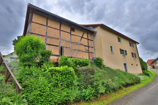 Maison avec grange à Faverois, proche frontière suisse