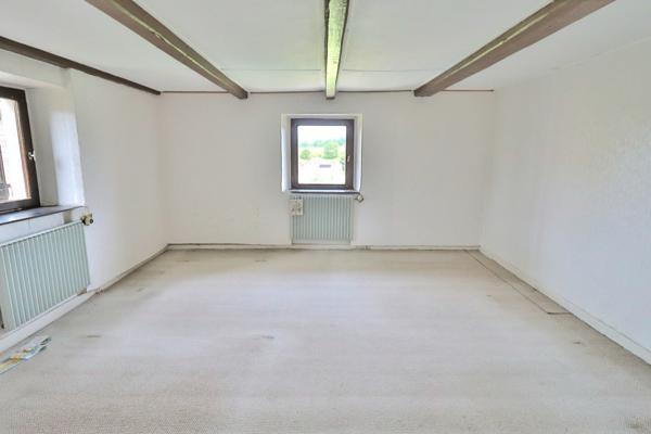 Maison avec grange à Faverois, proche frontière suisse