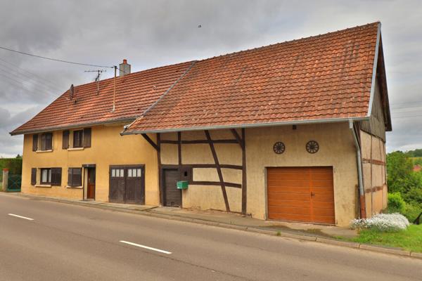 Maison avec grange à Faverois, proche frontière suisse