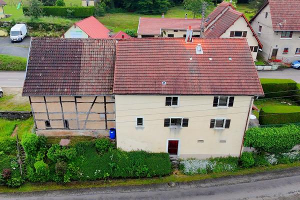 Maison avec grange à Faverois, proche frontière suisse