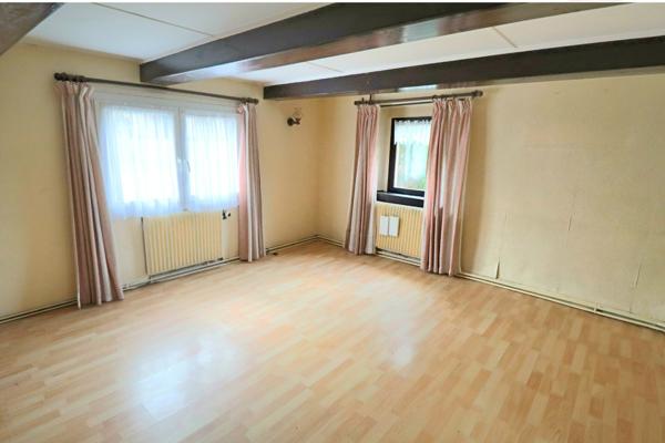 Maison avec grange à Faverois, proche frontière suisse