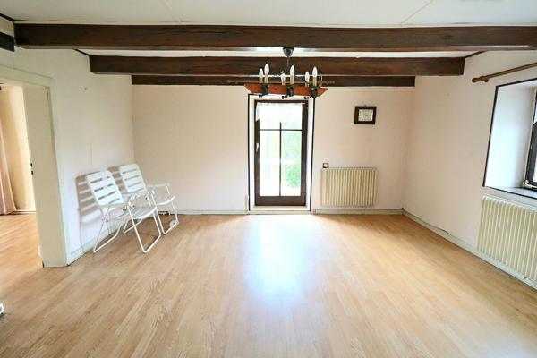 Maison avec grange à Faverois, proche frontière suisse