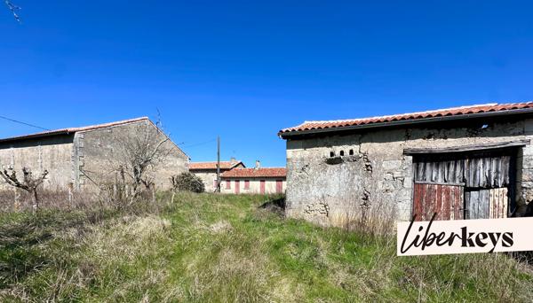 Corps de ferme à restaurer