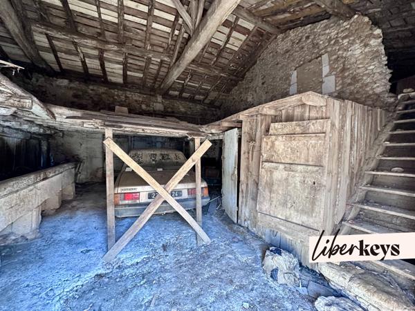 Corps de ferme à restaurer