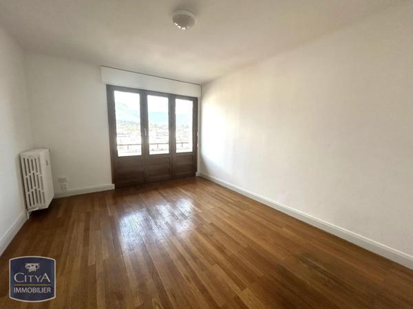 Appartement à louer 2 pièces 43.69m² Chambéry (73000)