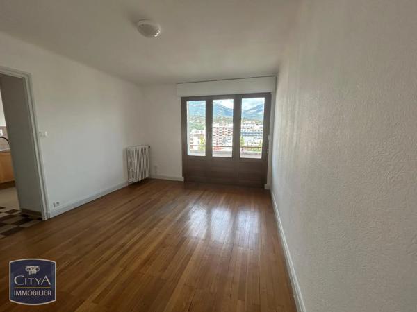 Appartement à louer 2 pièces 43.69m² Chambéry (73000)