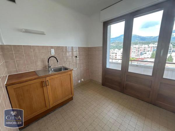 Appartement à louer 2 pièces 43.69m² Chambéry (73000)