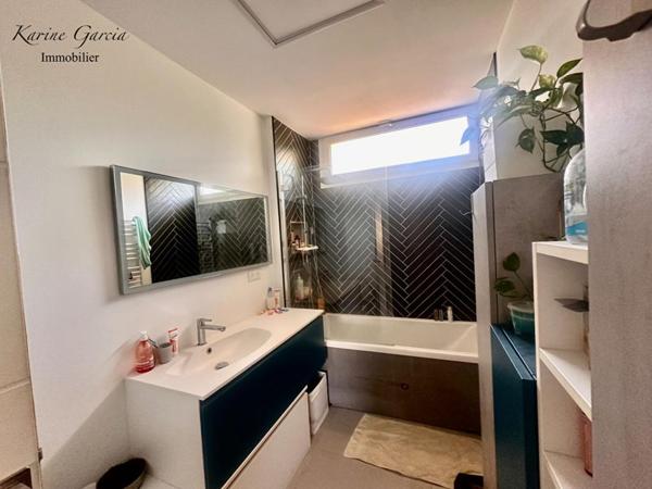 CENTRE VILLE SIX FOURS LES PLAGES - MAISON DE TYPE 4 - GARAGE - TERRAIN 260 M²