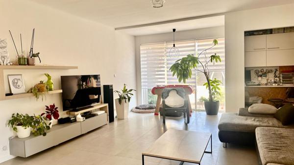CENTRE VILLE SIX FOURS LES PLAGES - MAISON DE TYPE 4 - GARAGE - TERRAIN 260 M²