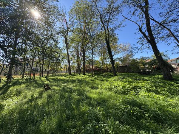 Saint-Yzan-de-Soudiac (33920) Terrain constructible de 854m2