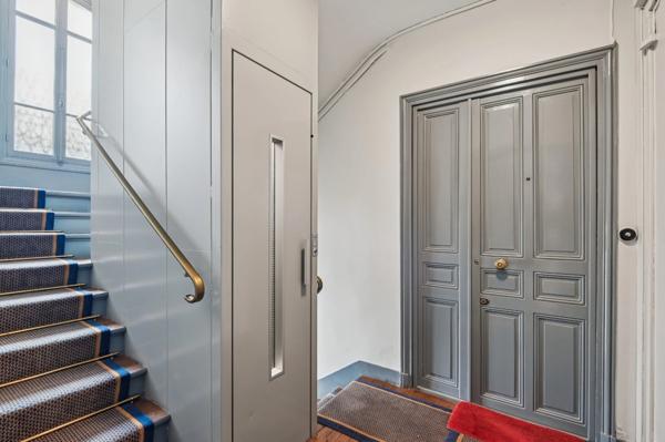 Neuilly-sur-Seine – Rue Perronet – 62 m² – 3ᵉ étage avec ascenseur – Plein sud – Calme sur jardins