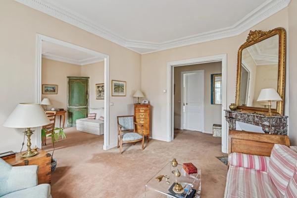 Neuilly-sur-Seine – Rue Perronet – 62 m² – 3ᵉ étage avec ascenseur – Plein sud – Calme sur jardins