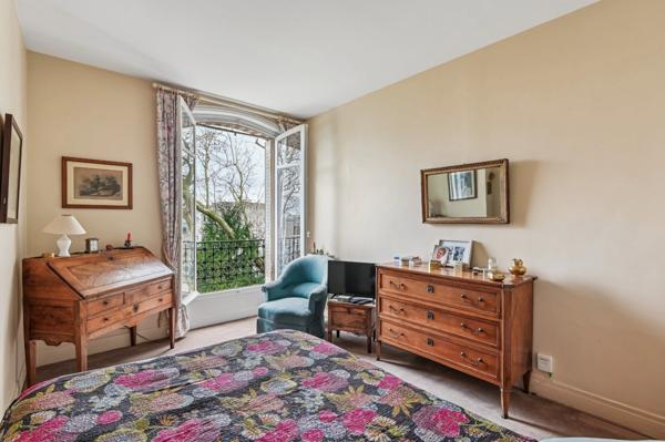 Neuilly-sur-Seine – Rue Perronet – 62 m² – 3ᵉ étage avec ascenseur – Plein sud – Calme sur jardins